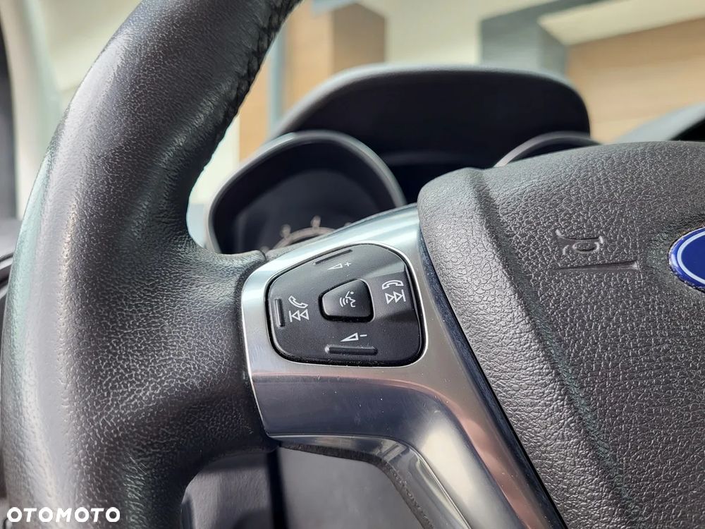 Ford Tourneo Courier 1.0 EcoBoost S&S Titanium - 23