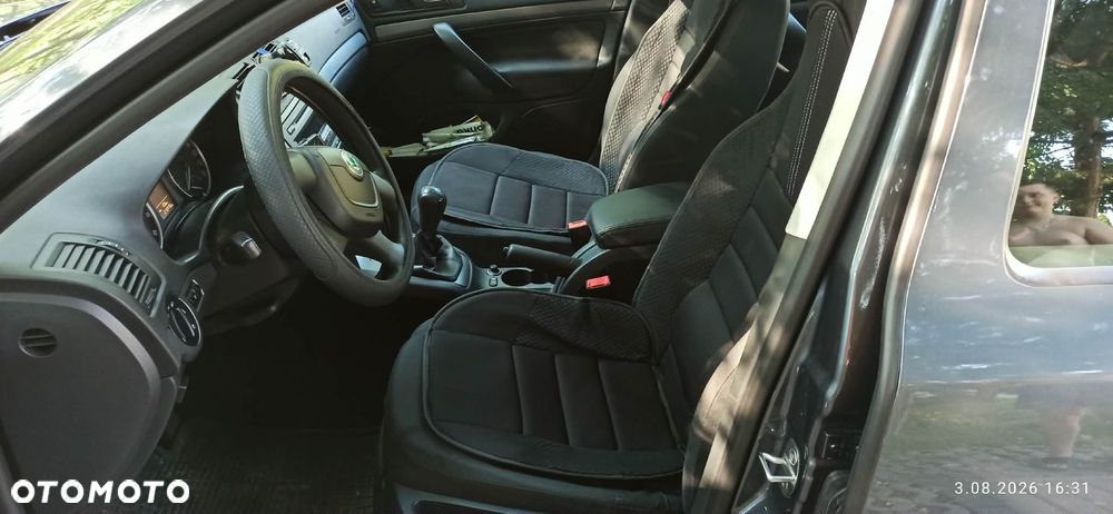 Skoda Octavia 1.6 Tour - 9