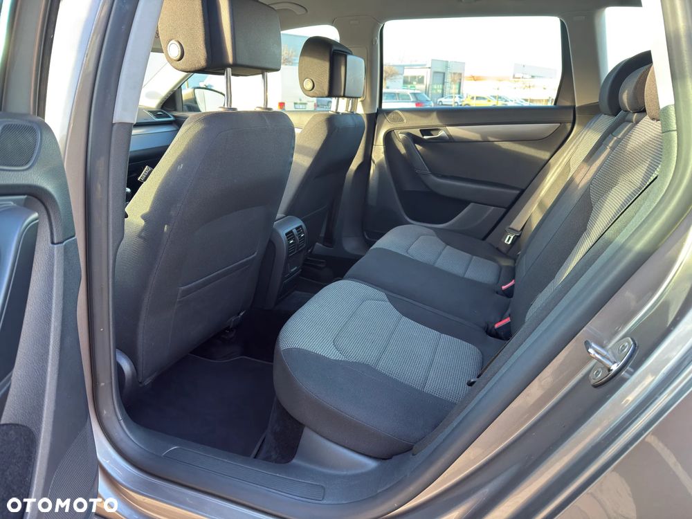Volkswagen Passat 1.6 TDI Comfortline - 19