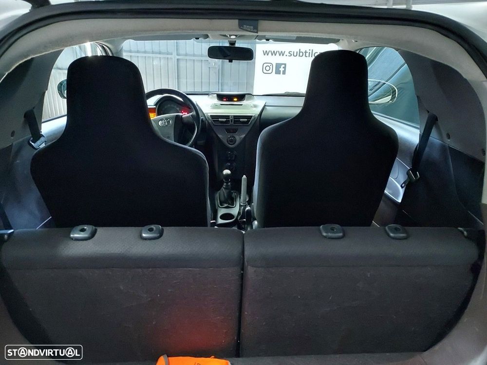 Toyota iQ 1.0 VVT-i Essential+AC — fotografia 17