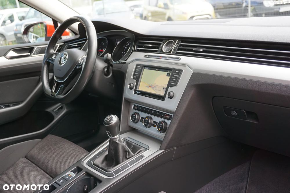 Volkswagen Passat 2.0 TDI BMT Trendline - 19