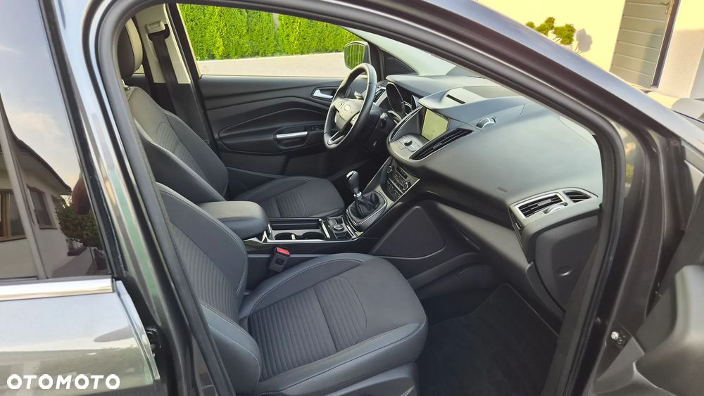 Ford Kuga 1.5 EcoBoost 2x4 Titanium - 8