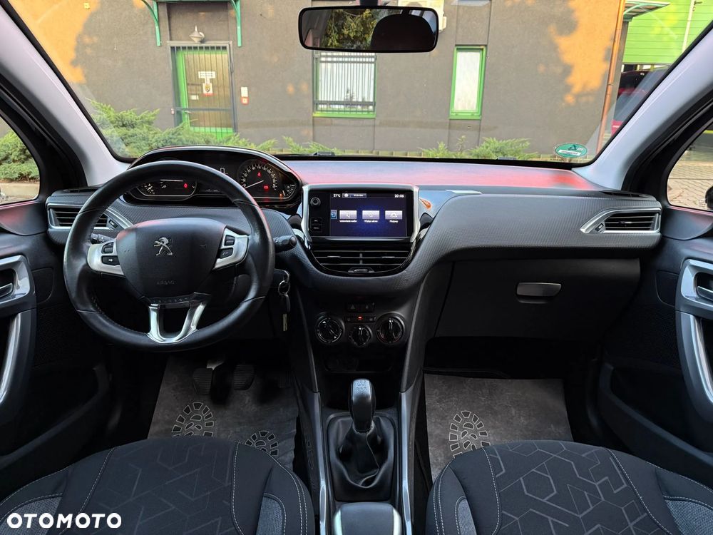Peugeot 2008 1.2 Pure Tech Allure S&S - 34