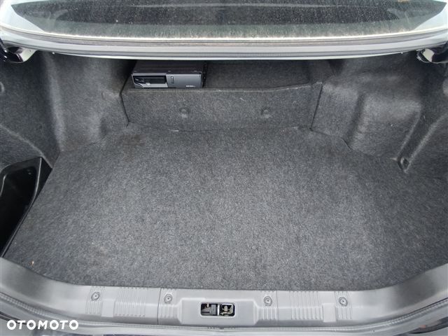 Nissan Laurel - 14