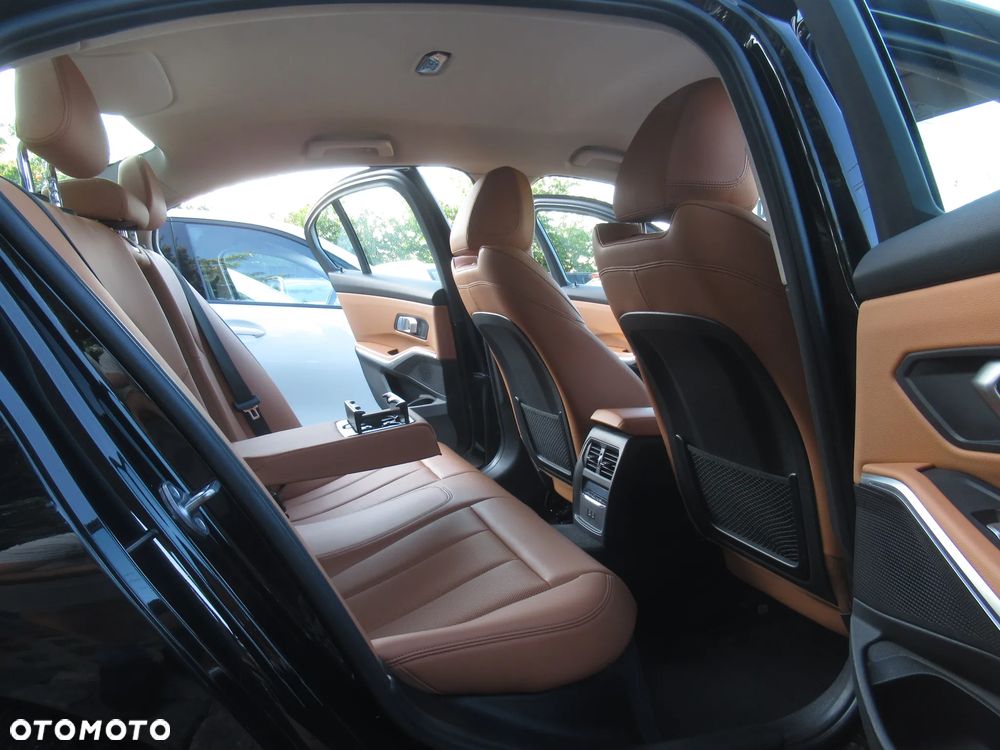 BMW Seria 3 318i Luxury Line - 8