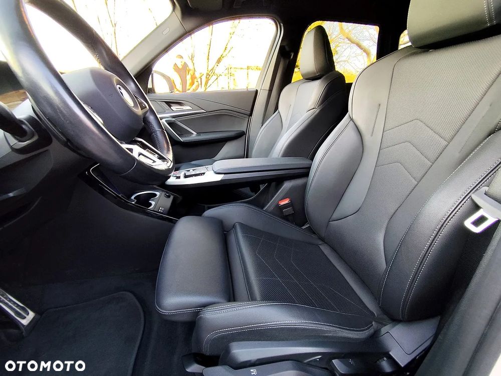 BMW iX1 xDrive30 66.5kWh M Sport - 7