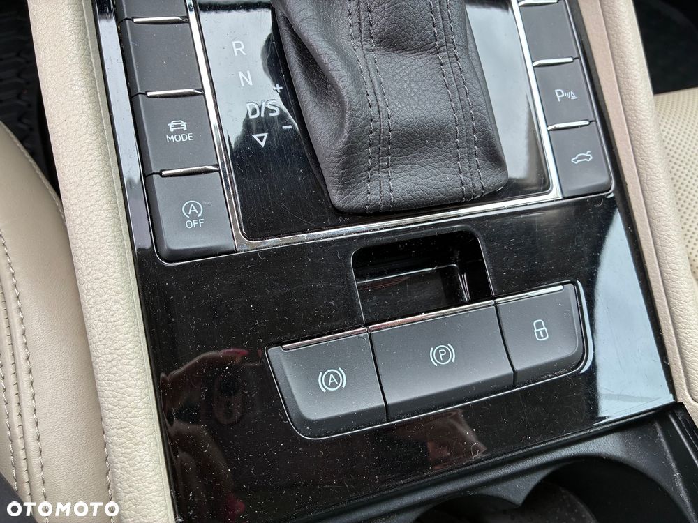 Skoda Superb 1.8 TSI L&K DSG - 28