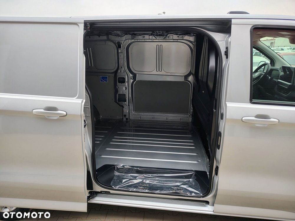 Volkswagen Transporter Transporter Furgon silnik: 2,0 l TDI 150 KM / skrzynia biegów: 8-biegowa automatyczna rozstaw osi: 3500 mm - 9