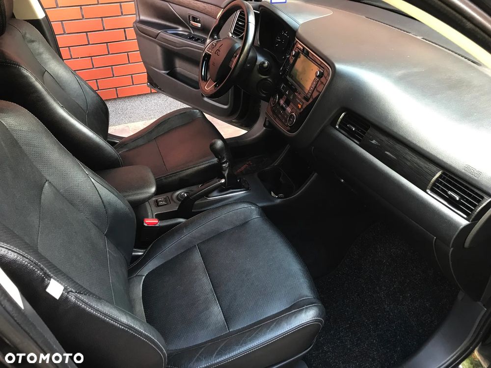 Mitsubishi Outlander 2.2 DI-D 4WD Diamant Edition - 26