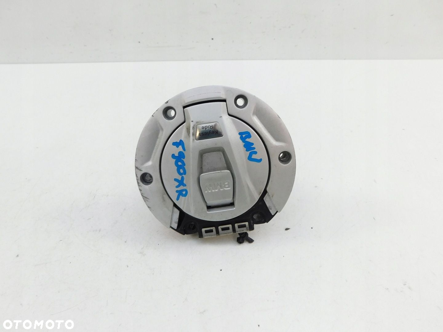 BMW F900XR KOREK WLEWU PALIWA BRAK KLUCZYKA - 2