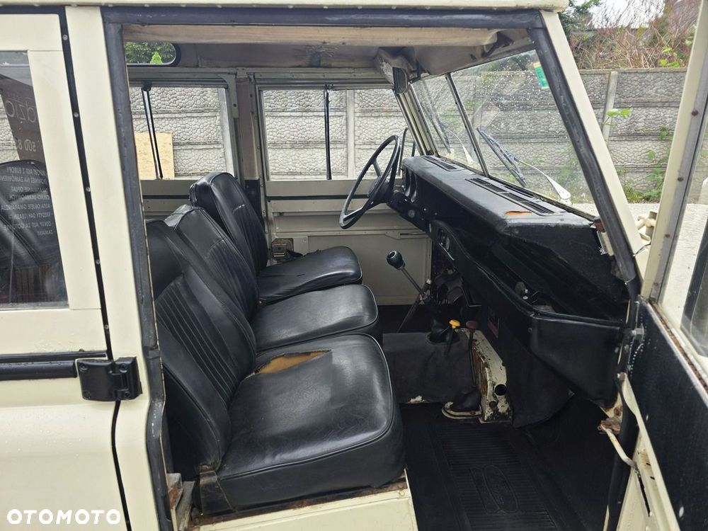 Land Rover Defender - 26