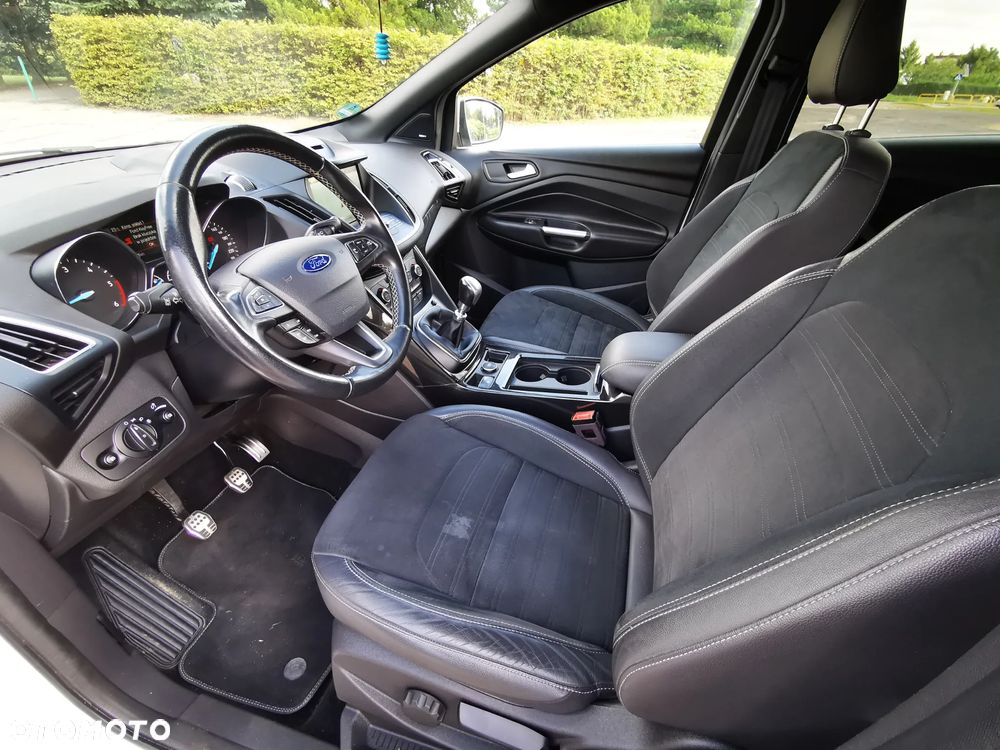Ford Kuga 2.0 TDCi 4x4 ST-Line - 13