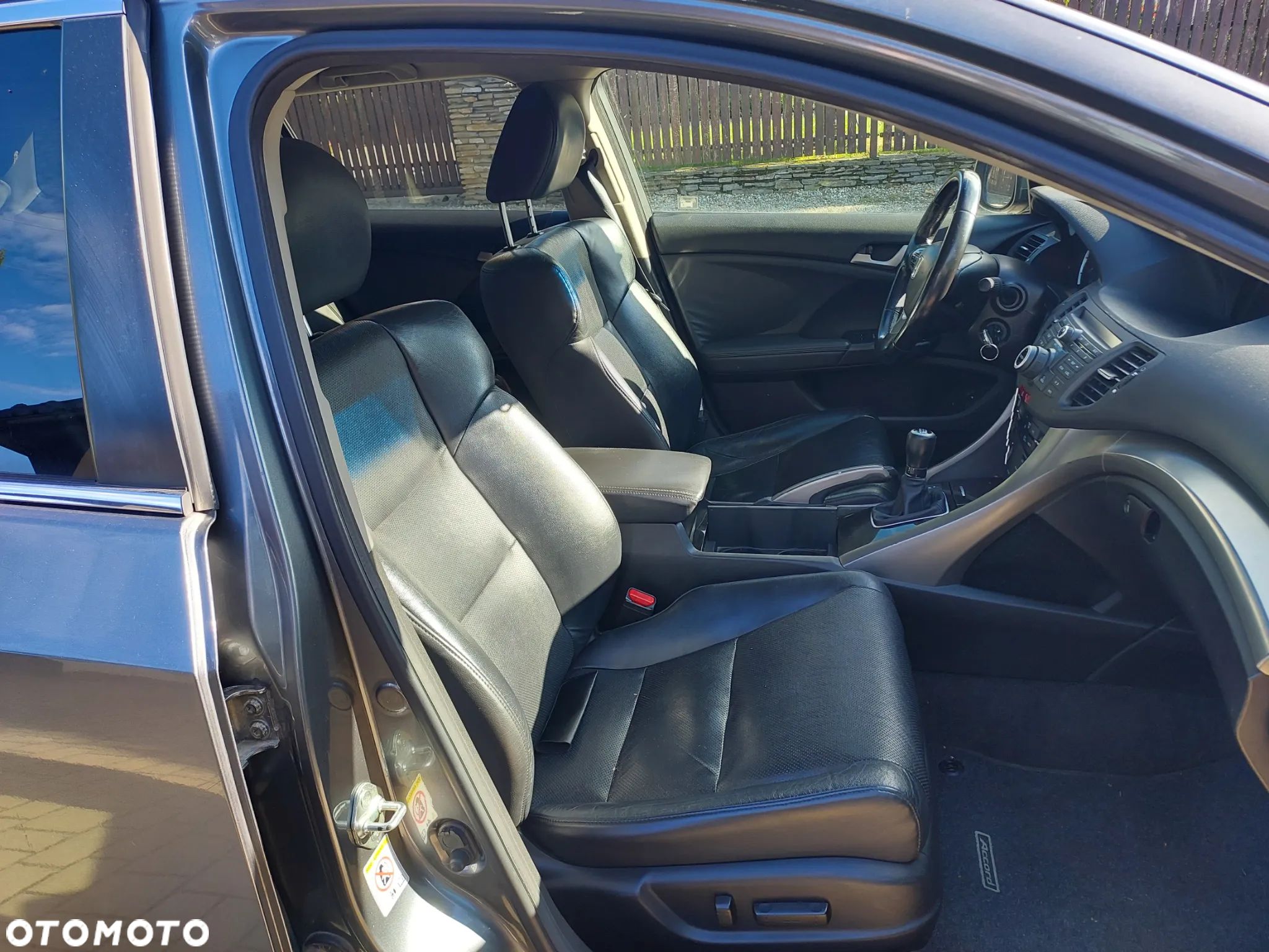 Honda Accord 2.2d Executive Nav - 1