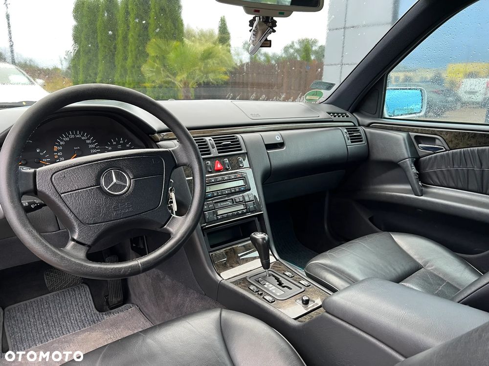 Mercedes-Benz Klasa E 320 Avantgarde - 26