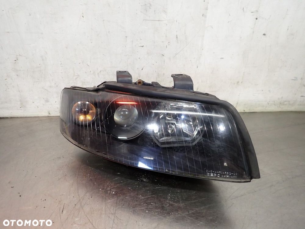 LAMPA PRAWA PRZEDNIA AUDI A4 B5 - 2