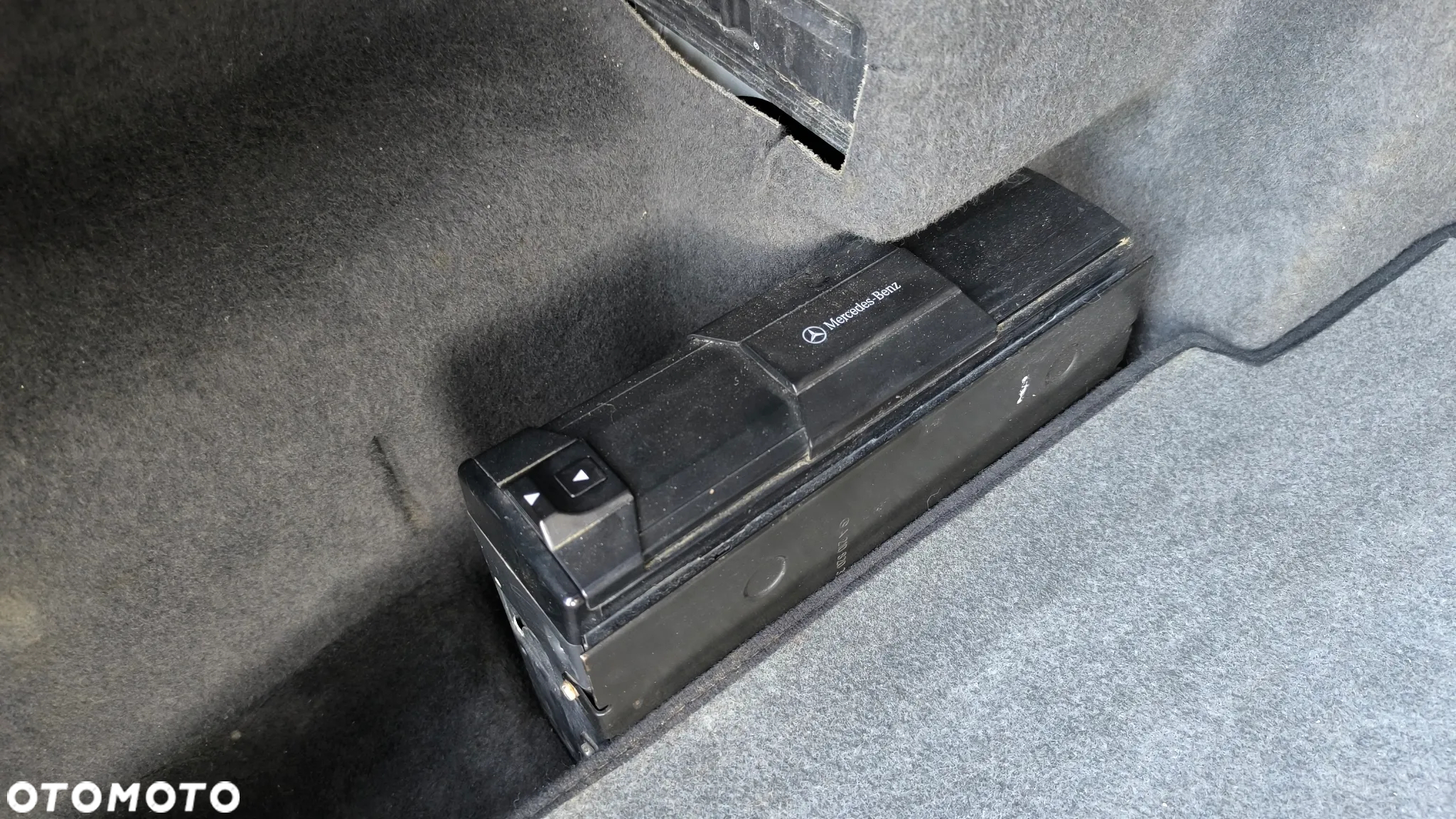 Mercedes-Benz Klasa E 240 T Elegance - 30