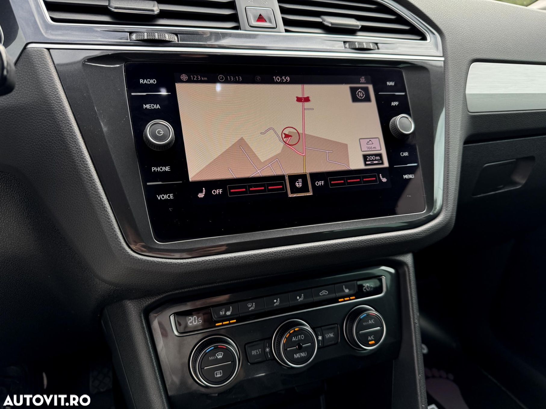 Volkswagen Tiguan - 8