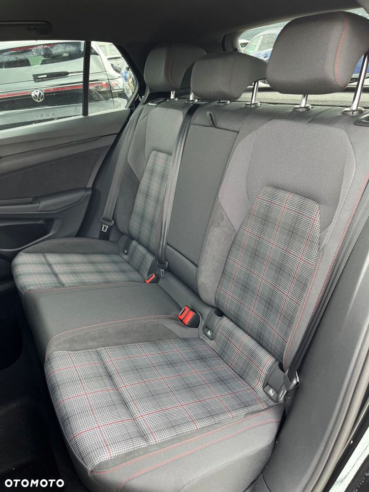 Volkswagen Golf - 11