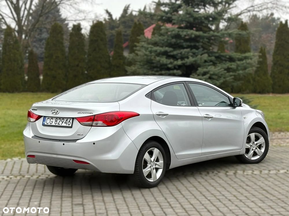 Hyundai Elantra 1.6 Comfort - 7
