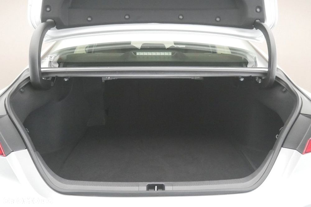 Toyota Camry 2.5 Hybrid Comfort CVT - 16
