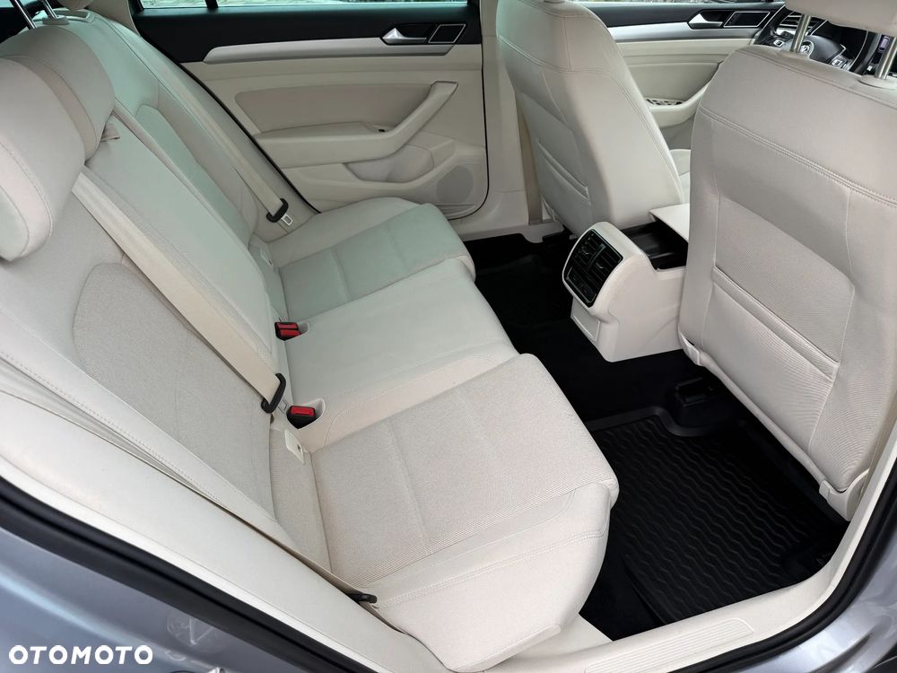 Volkswagen Passat 2.0 TDI (BlueMotion Technology) DSG Highline - 32