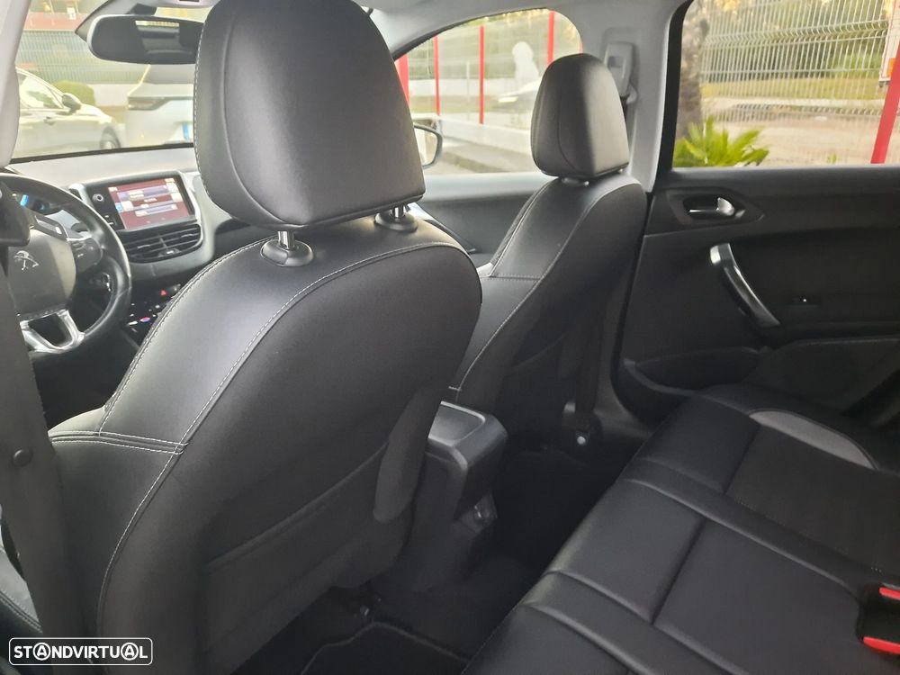 Peugeot 2008 1.6 BlueHDi Allure - 27