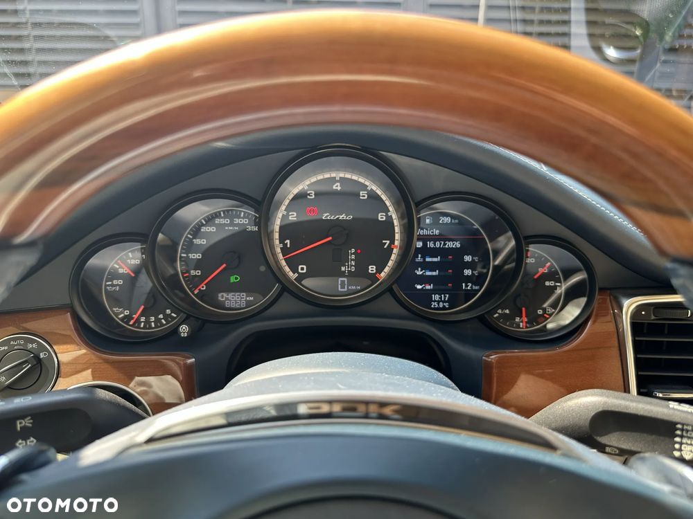 Porsche Panamera Turbo PDK - 21