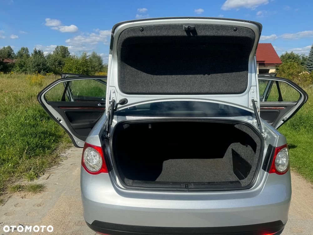Volkswagen Jetta 1.9 TDI Trendline - 11