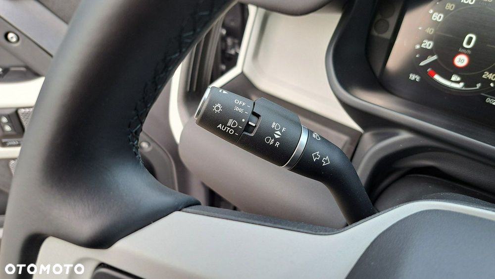 Land Rover Defender - 26