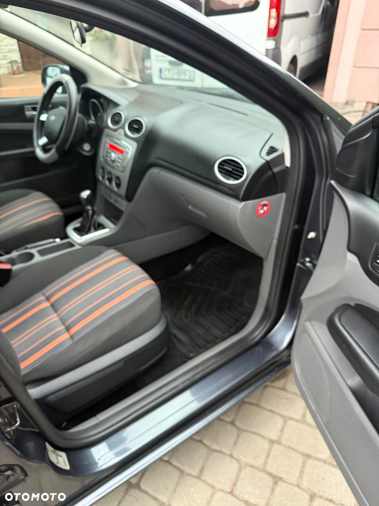 Ford Focus 1.8 Trend - 15
