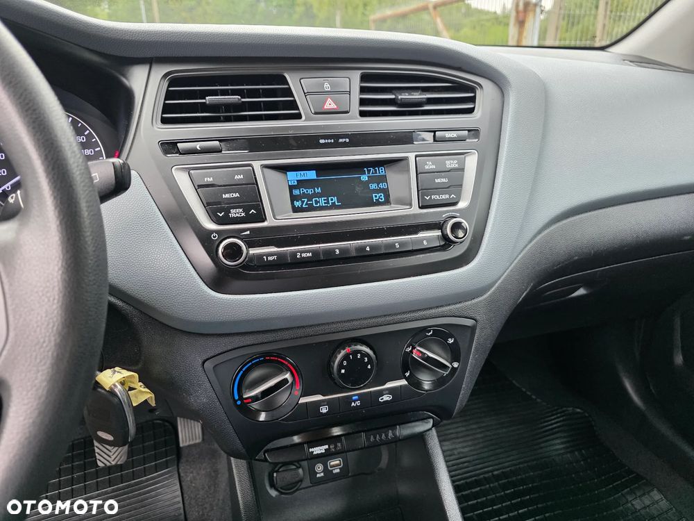 Hyundai i20 blue 1.2 Trend - 14