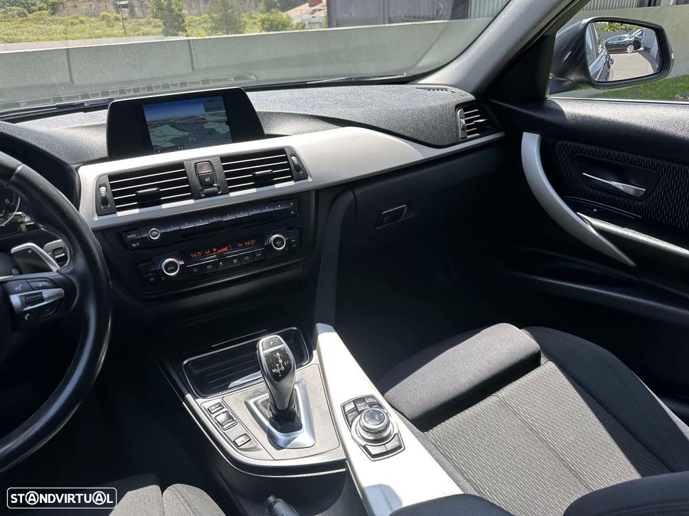 BMW 320 d Aut. Sport Line - 34