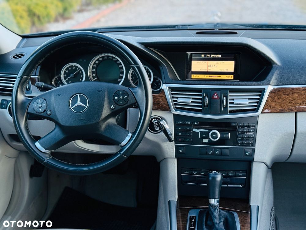 Mercedes-Benz Klasa E 200 BlueEFFICIENCY 7G-TRONIC Elegance - 12