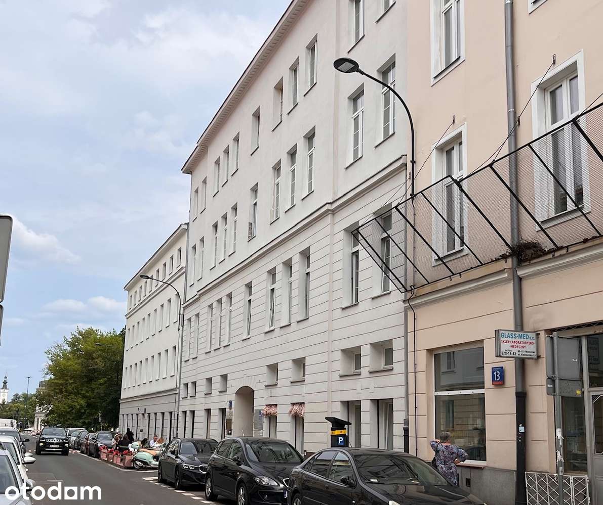 Przytulna kawalerka z oddzielną kuchnią w odnowionej kamienicy