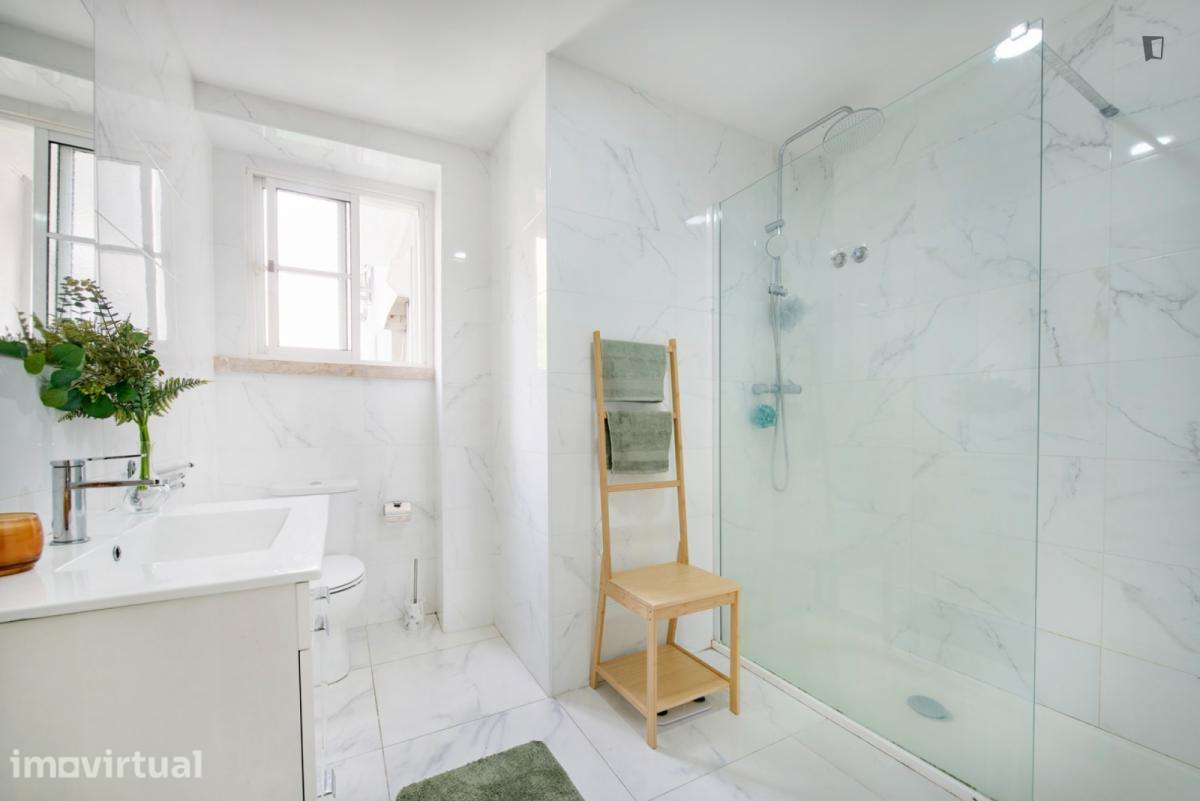 Quarto - localizado em Alameda Lisbon - Grande imagem: 2/29