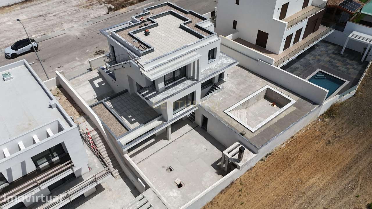 Moradia T4  de luxo com piscina aquecida e Rooftop na Urbanização Para - Grande imagem: 5/24