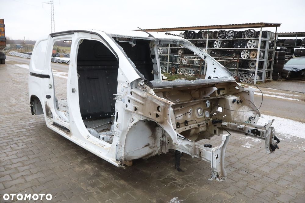 ĆWIARTKA PRAWY PRZÓD PODŁUŻNICA TOYOTA PROACE II - 1
