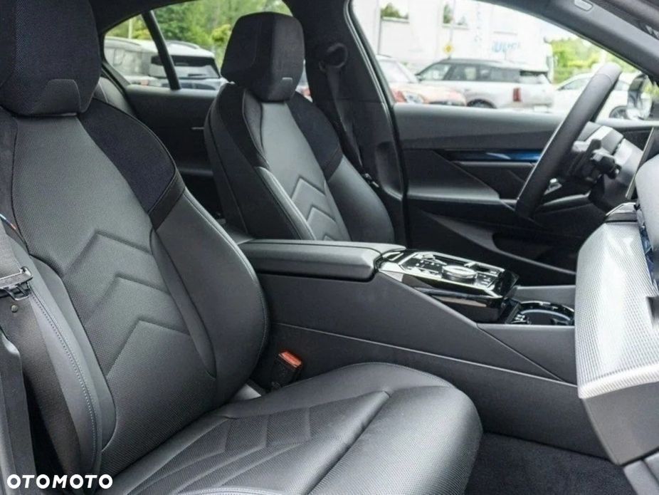 BMW Seria 5 520d xDrive mHEV M Sport - 9