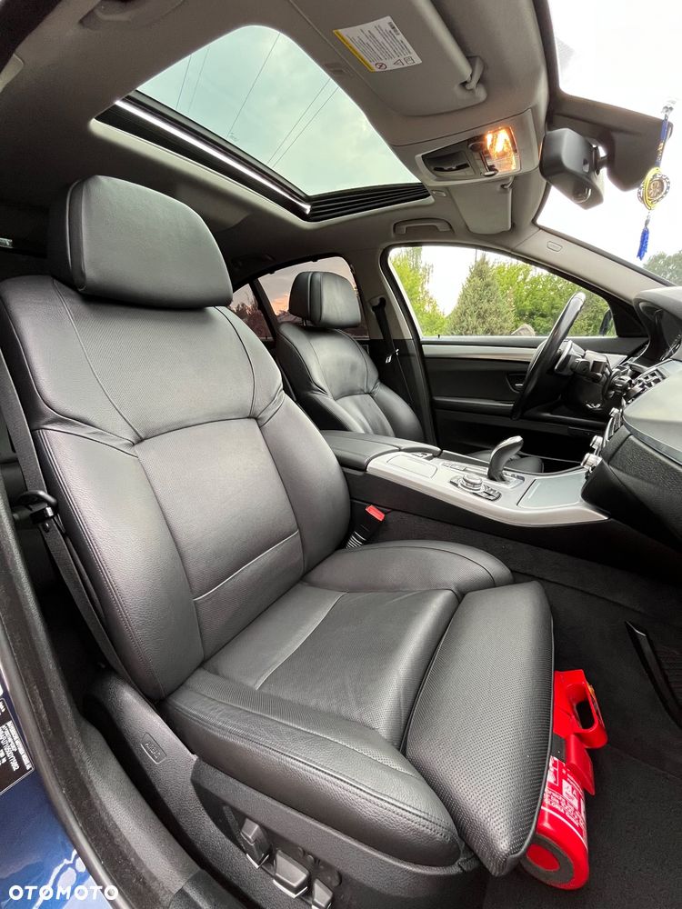 BMW Seria 5 535i xDrive - 32