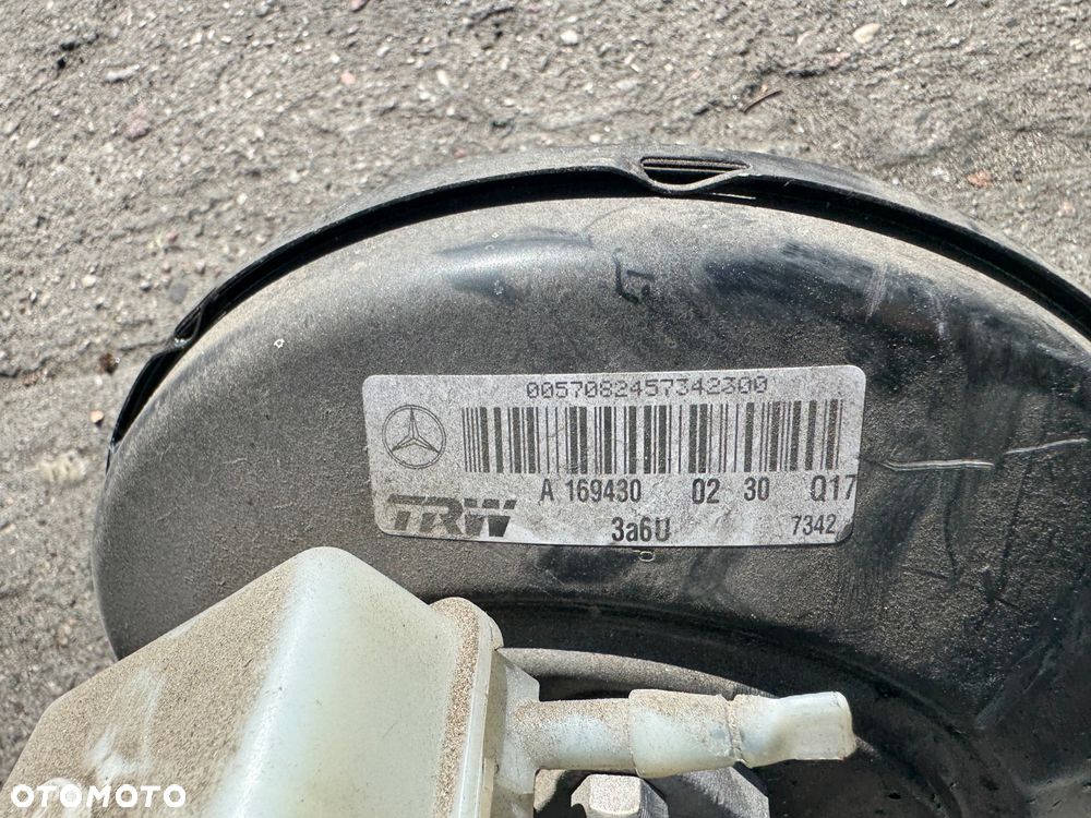 Mercedes a klasa w169 lift Czarna   Konsola z pasami  poduszkami -600komplet  Stacyjka 1695452108 -250  Kierownica ładna 300zl  Licznik a1694401611 -200zl  Lewarek zmiany biegów a1693701009 -150  Panel klimatyzacji panel sterowania nawiewu nawiewem a1698301985 -100   Manetka taśma zwijak przełącznik zespolony air bag  a1694641218  A1695408045 -500  Pompa abs a0064816312 -300zl   Radio duże lift a1698708994 -700zl  Mechanizm wycieraczek wycieraczki 405.127 -200zl  Kolumna kierownicza wspomaganie elektryczne a1694604016 -100zl  Pedal hamulca automat a1692901001 -100zl  Lampa tył tylnia prawa lift -100zl   Lusterko prawe lewe 7 pin 7 pinowe -500zl   modul pdc a1695400362 -100zl  Moduł wzmacniacz anteny a1698200475 -50zl   Komputer silnika 1.5 benzyna a2661530391 a0024463140 -300zl   Serwo a169430 -100zl   Czujnik moduł esp a0045429118 -100zl - 21