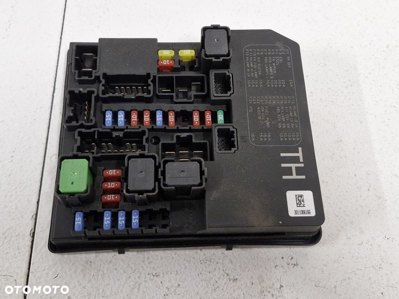 nissan juke i 1 f15 lift 1.2 dig-t moduł sterownik bcm 284b71tx2a - 1