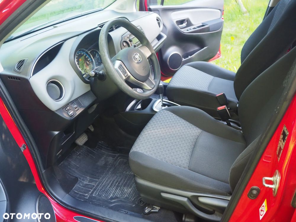 Toyota Yaris Hybrid 100 Life - 8