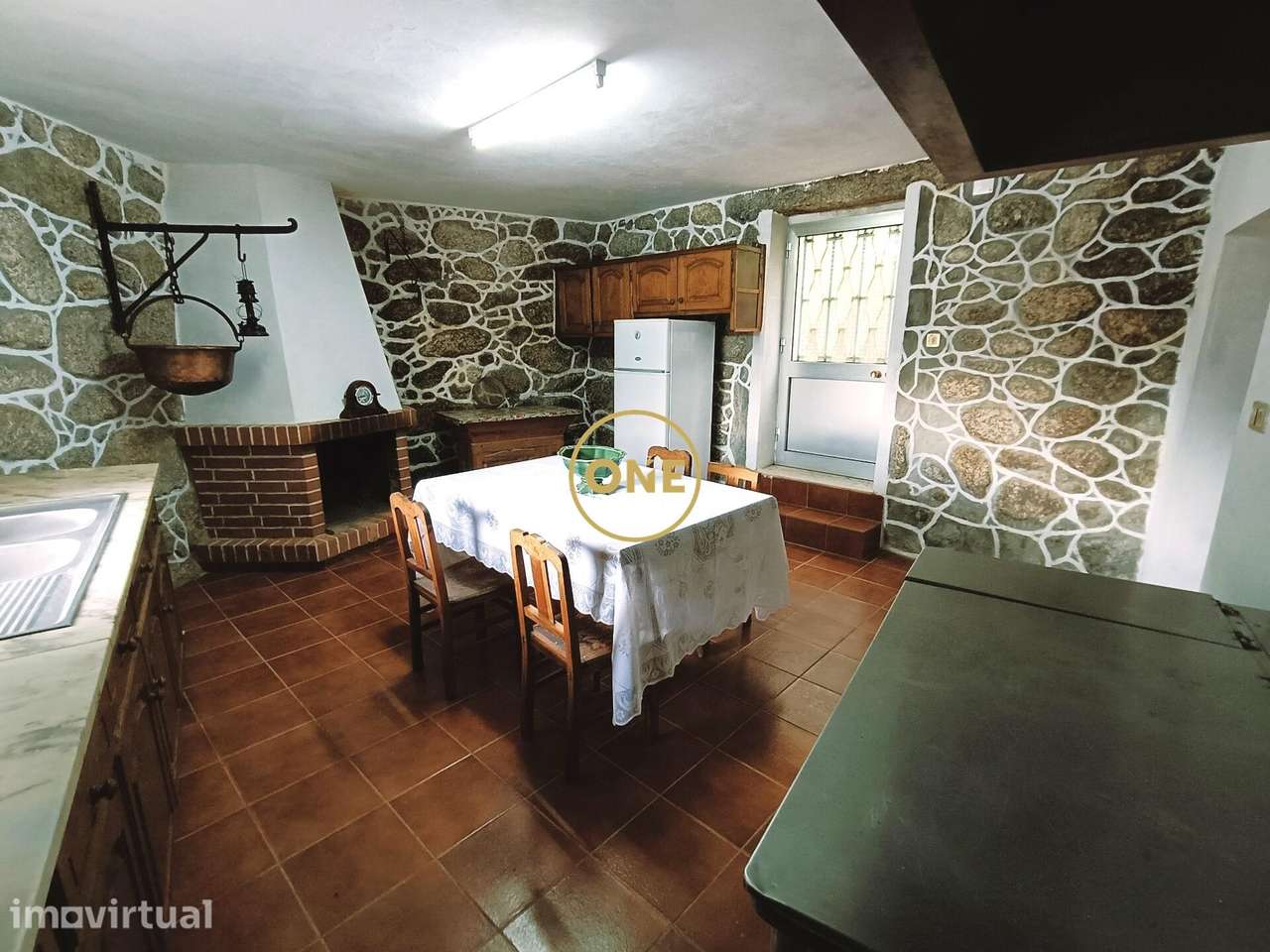 Moradia T3, acompanhada de mais Duas moradias para restauro - Grande imagem: 2/17