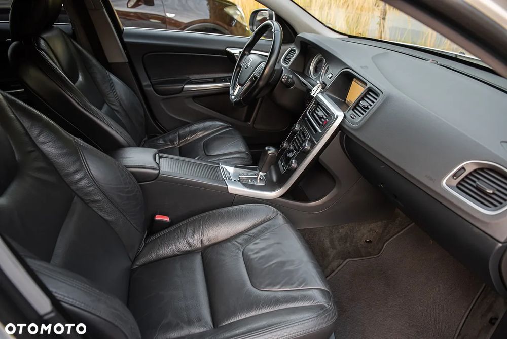 Volvo V60 D3 Geartronic Summum - 30