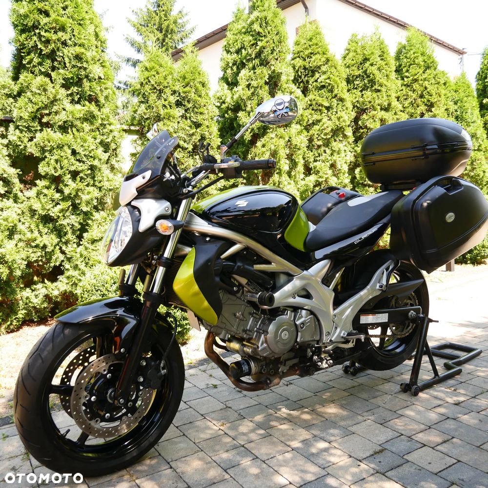 Suzuki Gladius - 6