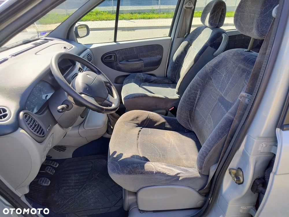 Renault Scenic 1.6 16V Privilege - 9