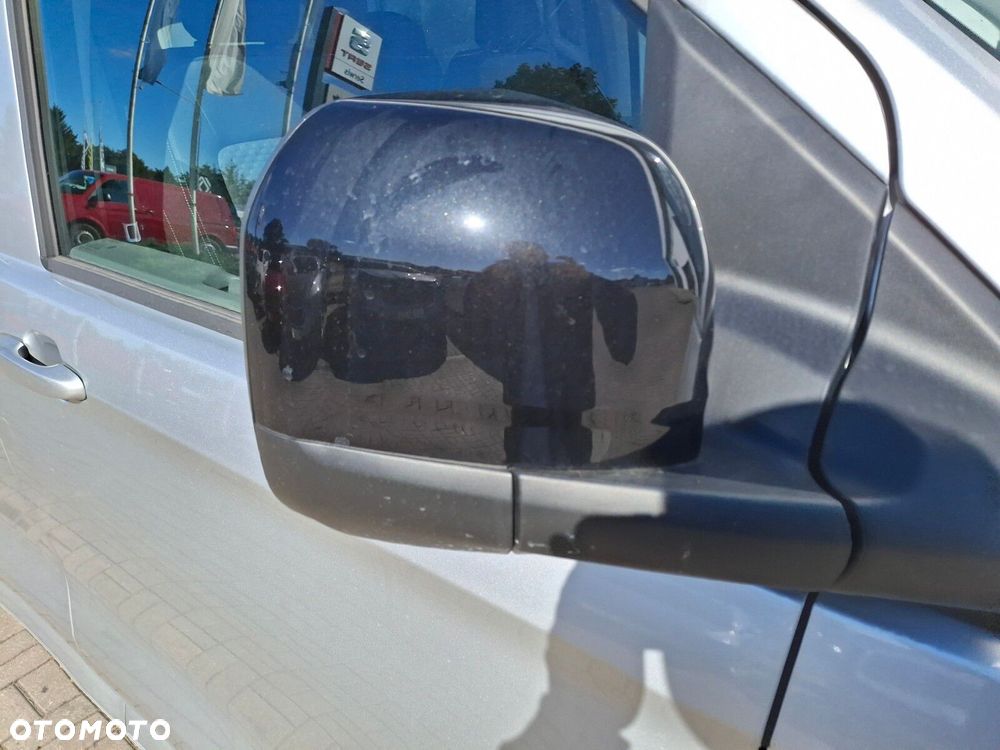 Volkswagen Caravelle - 31
