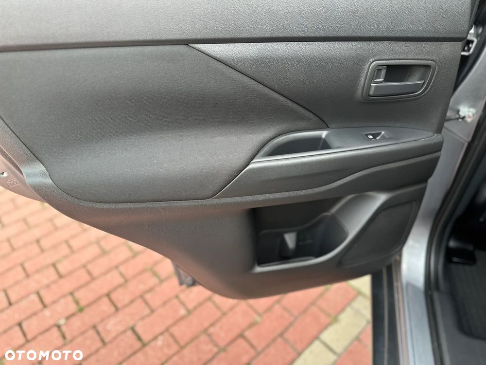 Mitsubishi Outlander 2.0 2WD SUV-Star - 19