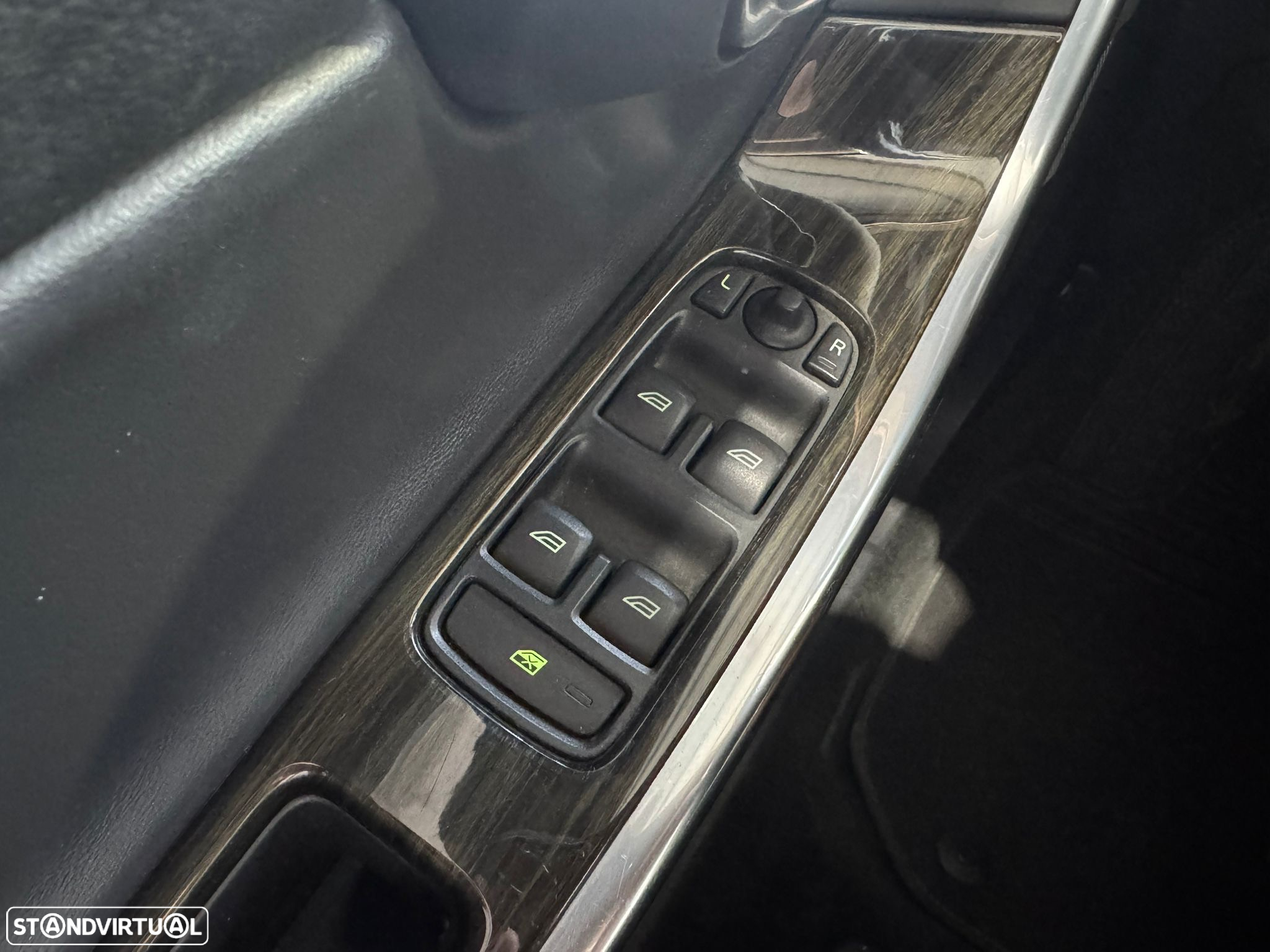 Volvo V60 D6 Plug-In-Hybrid AWD Geartronic Summum - 24