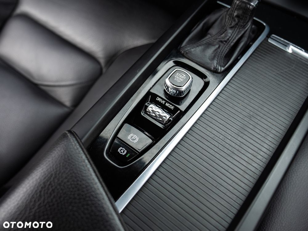 Volvo XC 60 D4 Geartronic Momentum Pro - 30